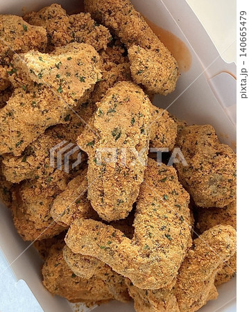 Crispy fried chicken with golden, crunchy skin and juicy, tender meat. A delicious and savory dish, perfect for any meal, served with dipping sauces or side dishes for extra flavor! Crispy fried chicken with golden, crunchy skin and juicy, tender meat. A delicious and savory dish, perfect for any meal, served with dipping sauces or side dishes for extra flavor! 140665479