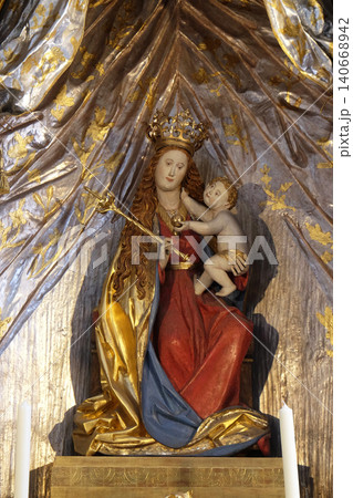Madonna with child Jesus, altar in the Neumunster Collegiate Church in Wurzburg, Germany Madonna with child Jesus, altar in the Neumunster Collegiate Church in Wurzburg, Germany 140668942