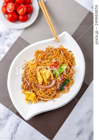 egg Fried Noodles - Classic Chinese Stir Fried Comfort Food egg Fried Noodles - Classic Chinese Stir Fried Comfort Food 140669856