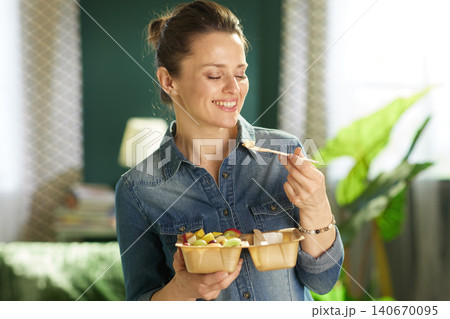 Mindful Healthy Snack Moment at Home Mindful Healthy Snack Moment at Home 140670095