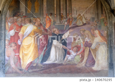 San Dominic resurrects a child, fresco by Giovanni Maria Butteri in the cloister of Santa Maria Novella Principal Dominican church in Florence, Italy San Dominic resurrects a child, fresco by Giovanni Maria Butteri in the cloister of Santa Maria Novella Principal Dominican church in Florence, Italy 140670295