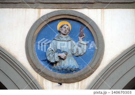 St. Anthony of Padua, glazed terracotta tondo by Andrea della Robbia, located between two arches of the old Ospedale di San Paolo, in Florence, Italy St. Anthony of Padua, glazed terracotta tondo by Andrea della Robbia, located between two arches of the old Ospedale di San Paolo, in Florence, Italy 140670303