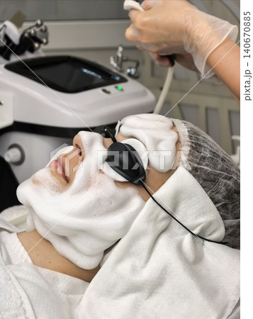 Professional Foam Facial Treatment With Cosmetic Device Professional Foam Facial Treatment With Cosmetic Device 140670885