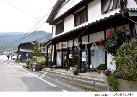福岡県朝倉市 秋月城下町国道322号沿いの町並み 福岡県朝倉市 秋月城下町国道322号沿いの町並み 140672347