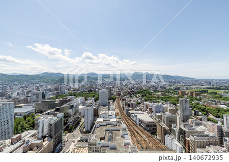 北海道札幌市 JR札幌駅周辺から望む札幌の街並み(札幌駅から西方向) 北海道札幌市 JR札幌駅周辺から望む札幌の街並み(札幌駅から西方向) 140672935