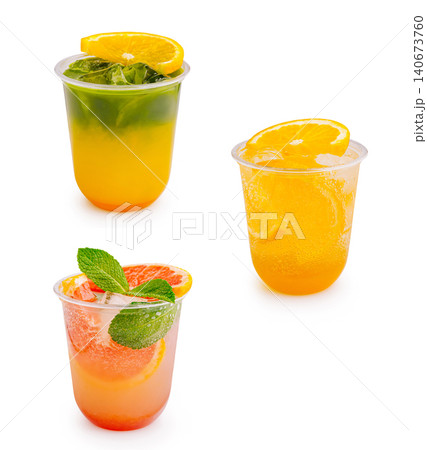 Refreshing summer citrus and matcha drinks with ice 140673760