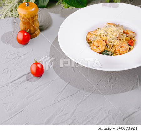Shrimp pasta with parmesan and cherry tomatoes 140673921