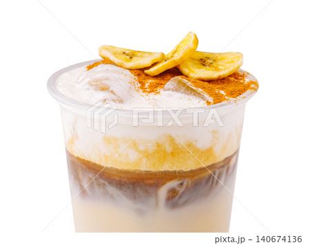 Iced coffee with banana chips and cinnamon powder Iced coffee with banana chips and cinnamon powder 140674136