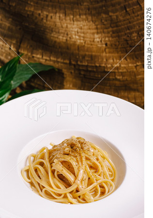 Linguine pasta with cream sauce and black pepper 140674276