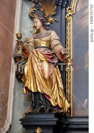 Saint Barbara on the altar of St. Anne in Parish church in St. Wolfgang on Wolfgangsee in Austria Saint Barbara on the altar of St. Anne in Parish church in St. Wolfgang on Wolfgangsee in Austria 140674758