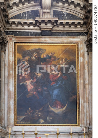 Altar in the Franciscan church of the Friars Minor in Dubrovnik, Croatia Altar in the Franciscan church of the Friars Minor in Dubrovnik, Croatia 140674767