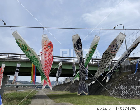 鯉のぼりのある風景 鯉のぼりのある風景 140674800