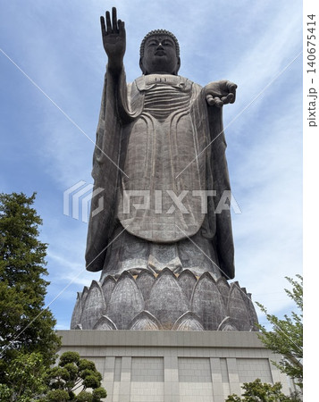 下から見た牛久大仏と青空 下から見た牛久大仏と青空 140675414