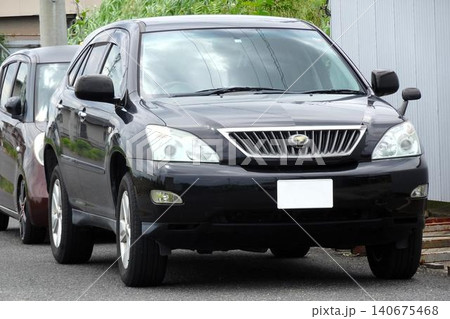 駐車場に停めた車 駐車場に停めた車 140675468