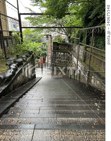 参道に続く石畳 参道に続く石畳 140675548