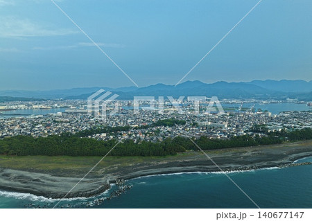 静岡県三保の松原と清水市街地を望む空撮写真 静岡県三保の松原と清水市街地を望む空撮写真 140677147