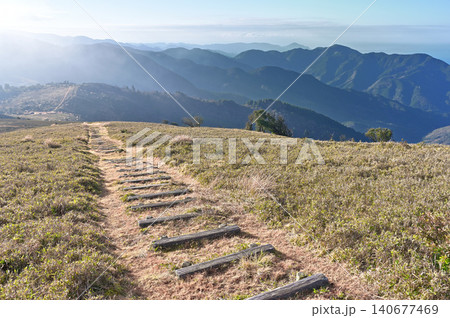 伊豆半島 伊豆山稜線歩道 魂ノ山 宇久須峠 草原の縦走路と笠葢山 伊豆半島 伊豆山稜線歩道 魂ノ山 宇久須峠 草原の縦走路と笠葢山 140677469