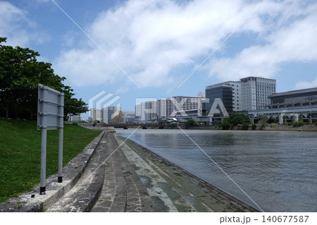 奥武山公園から見た壺川駅 奥武山公園から見た壺川駅 140677587