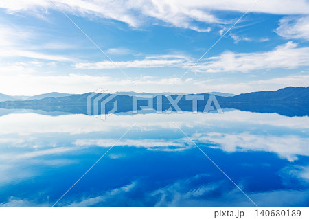 秋田県仙北市 絶景が広がる田沢湖 秋田県仙北市 絶景が広がる田沢湖 140680189