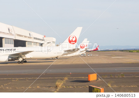 羽田空港の飛行機と景色 羽田空港の飛行機と景色 140680513