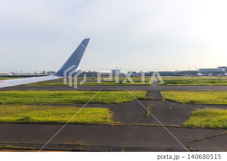 羽田空港の飛行機と景色 羽田空港の飛行機と景色 140680515