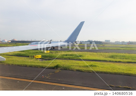 羽田空港の飛行機と景色 羽田空港の飛行機と景色 140680516