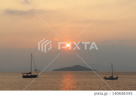 Seaside town of Turgutreis and spectacular sunsets 140686395