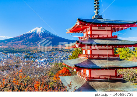 山梨 新倉山浅間神社 紅葉に染まる五重塔と富士山 山梨 新倉山浅間神社 紅葉に染まる五重塔と富士山 140686759