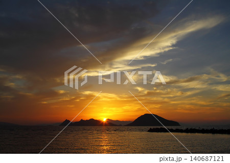 Seaside town of Turgutreis and spectacular sunsets 140687121