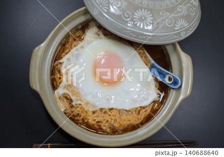 インスタントラーメンに卵をのせていただきます インスタントラーメンに卵をのせていただきます 140688640