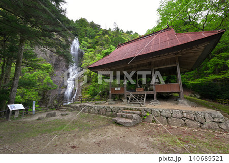 雄滝(七種の滝)と七種神社(兵庫県福崎町) 雄滝(七種の滝)と七種神社(兵庫県福崎町) 140689521