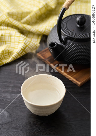 鉄瓶で沸かした白湯 鉄瓶で沸かした白湯 140690127