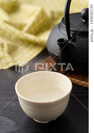 鉄瓶で沸かした白湯 鉄瓶で沸かした白湯 140690130