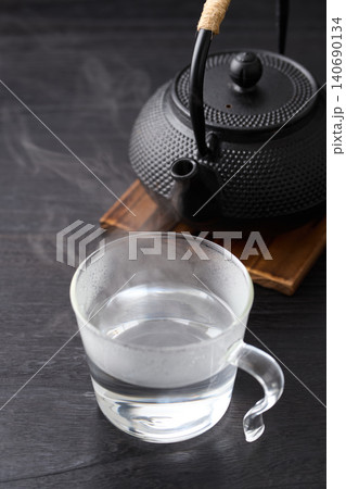 鉄瓶で沸かした白湯 鉄瓶で沸かした白湯 140690134
