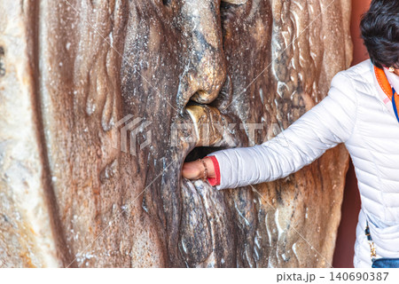 ローマ 真実の口 サンタ・マリア・イン・コスメディン教会 ローマ 真実の口 サンタ・マリア・イン・コスメディン教会 140690387