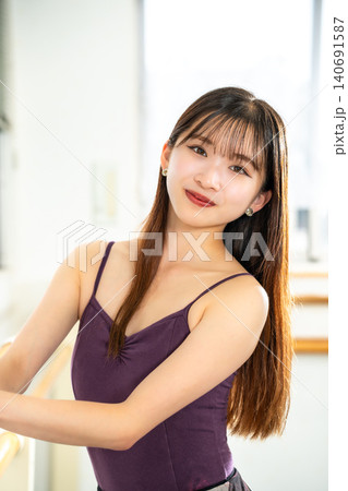 休憩する日本人バレリーナ 休憩する日本人バレリーナ 140691587