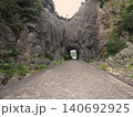 伊豆下田 洞門岩の天然トンネルを正面から望む 140692925