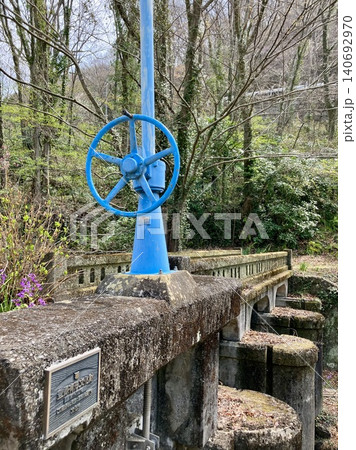 間瀬湖の管理橋 間瀬湖の管理橋 140692970