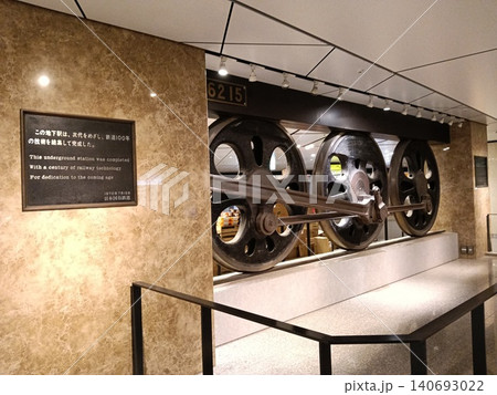 ワット式回転蒸気機関の歴史的展示（1788年・産業革命の象徴） 140693022