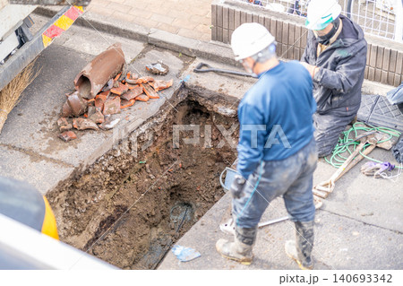 合流管耐震化工事(更生工法)公共ます下水道管の公共下水道工事 埋設物掘削 目視確認 陶管 老朽管 合流管耐震化工事(更生工法)公共ます下水道管の公共下水道工事 埋設物掘削 目視確認 陶管 老朽管 140693342