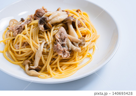 豚こま肉ときのこの和風パスタ 豚こま肉ときのこの和風パスタ 140693428