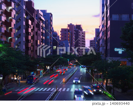 天現寺橋交差点より望む広尾・明治通りの夕景 都市景観(2026年5月) 天現寺橋交差点より望む広尾・明治通りの夕景 都市景観(2026年5月) 140693440