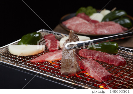 食欲そそるおいしそうな焼肉 食欲そそるおいしそうな焼肉 140693501