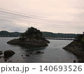 海に浮かぶ小島と吊り橋の風景 140693526