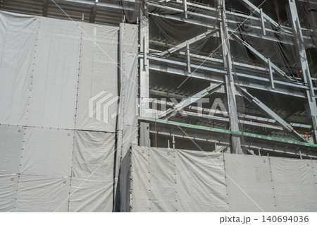 鉄骨建方工事と防音シート 鉄骨建方工事と防音シート 140694036