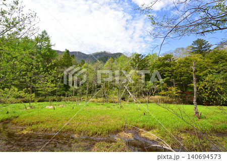長野県松本市上高地ウエストン碑付近の風景(2023年) 長野県松本市上高地ウエストン碑付近の風景(2023年) 140694573