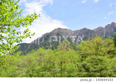 長野県松本市上高地ウエストン碑付近の風景(2023年) 140694583