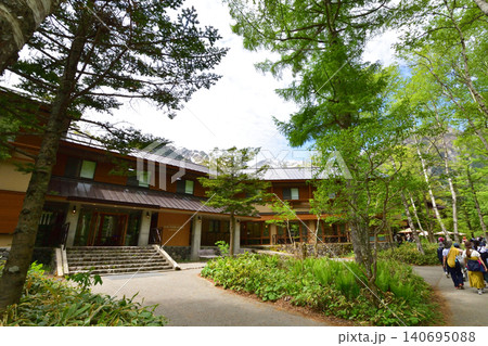 長野県松本市上高地河童橋付近の風景(2023年) 長野県松本市上高地河童橋付近の風景(2023年) 140695088