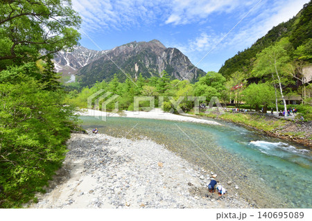 長野県松本市上高地河童橋付近の風景(2023年) 長野県松本市上高地河童橋付近の風景(2023年) 140695089
