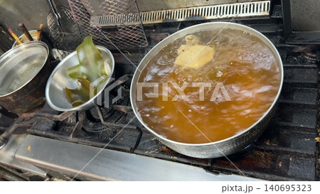 出汁の仕込み Simmering Japanese dashi 140695323